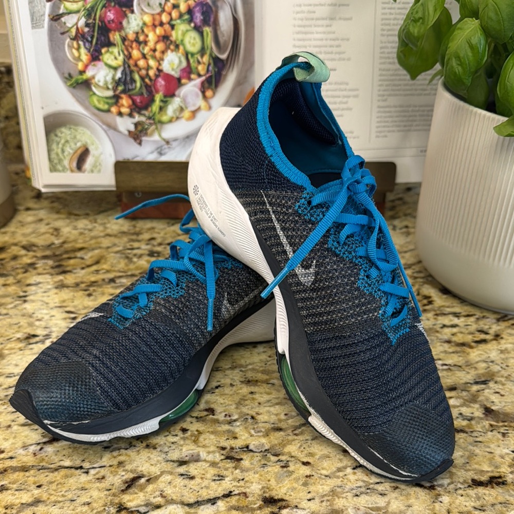 Nike Air Zoom Tempo FK Blue and Black Athletic Sneakers // Youth Size 5 Unisex